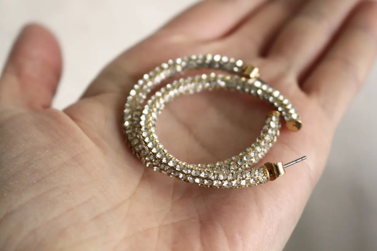 Hoops vs Studs: Which Earring Style Suits You?